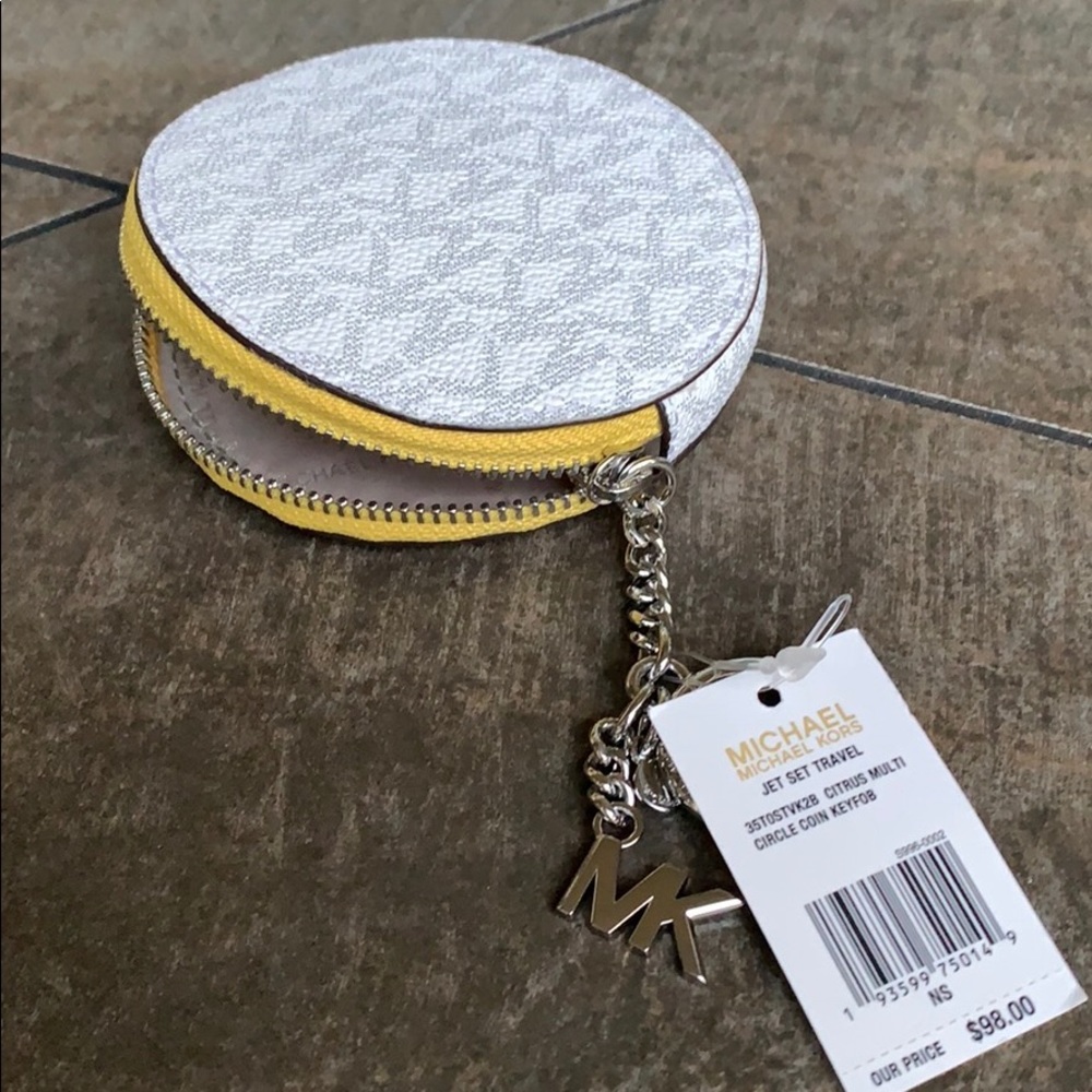 MICHAEL KORS JET SET TRAVEL CIRCLE COIN KEYFOB - Picture 5 of 14
